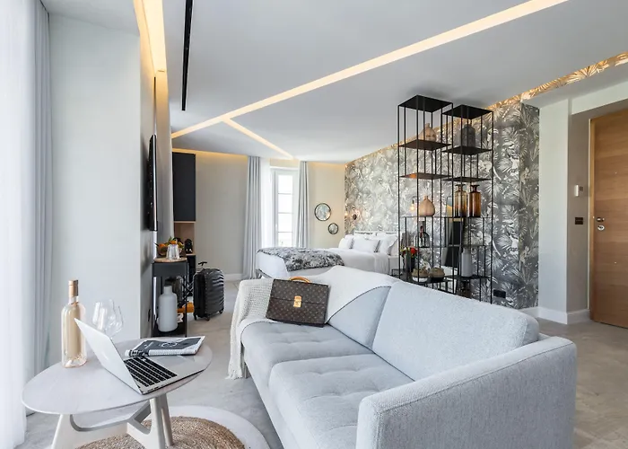 Le Dortoir Boutique Suites Hotel