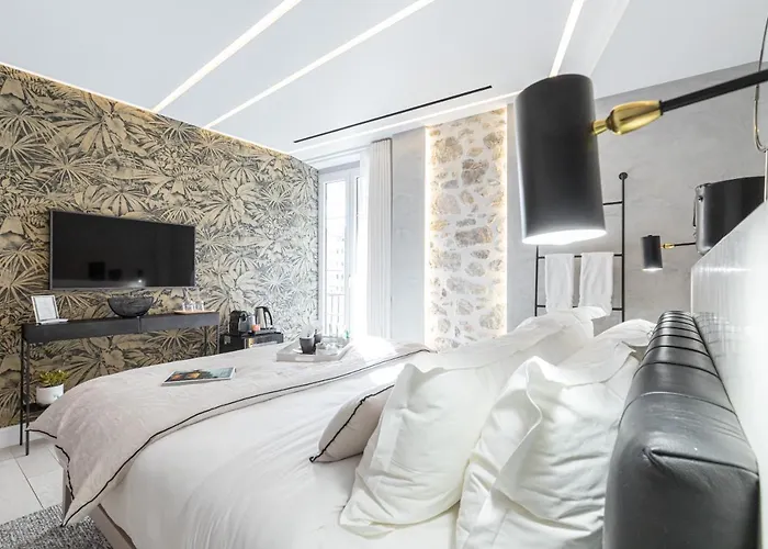 Le Dortoir Boutique Suites Hotel