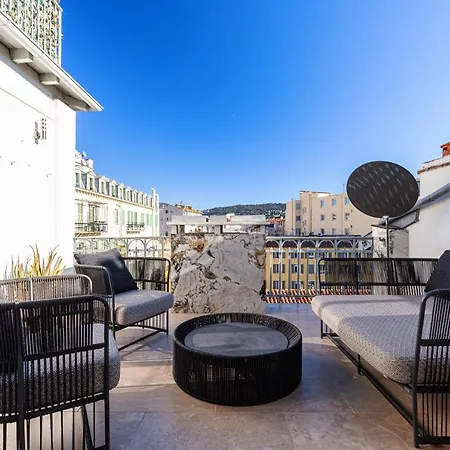 Le Dortoir Boutique Suites Hotel