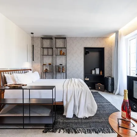 Le Dortoir Boutique Suites Hotel